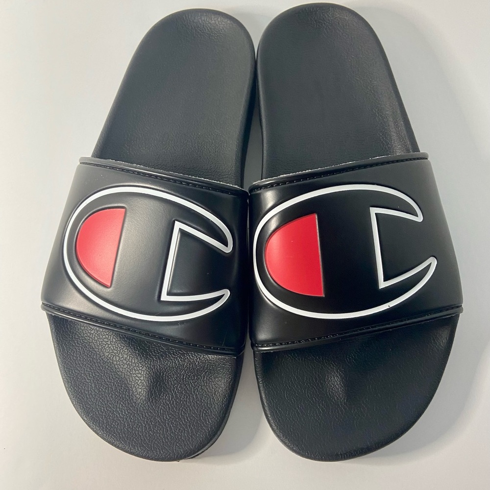 NEW CHAMPION WOMEN’S SLIDES SIZE 8
